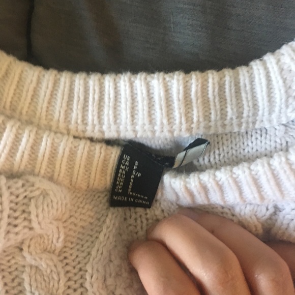 White Forever 21 Sweater - Picture 3 of 4